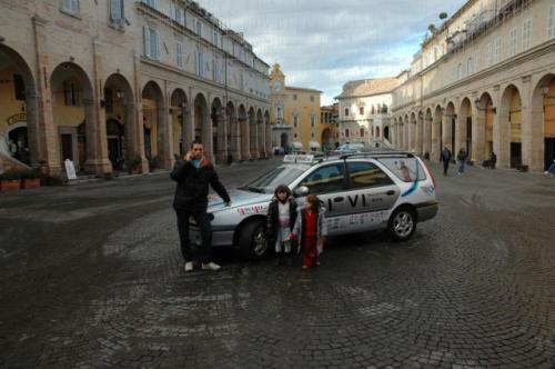 2 i 7 muri fermani - ricognizione partenza da piazza del popolo di fermo.jpg